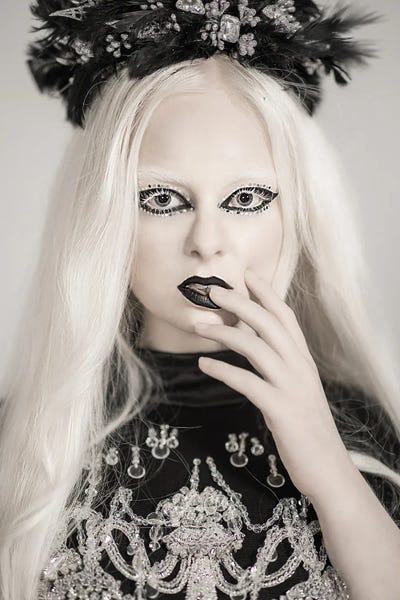 Make-Up: Black by Michaela Durisova