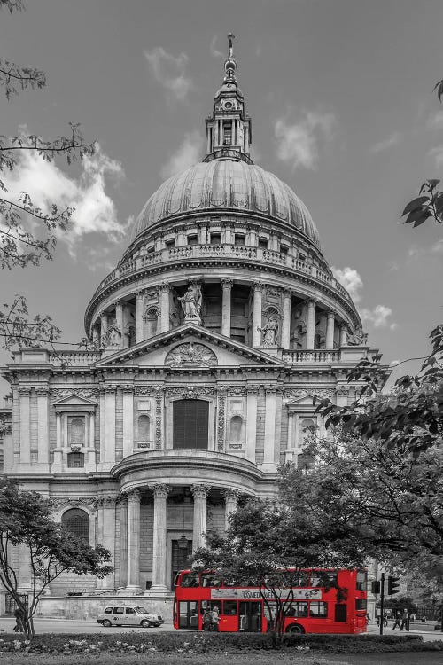 London St. Paul’S Cathedral And Red Bus