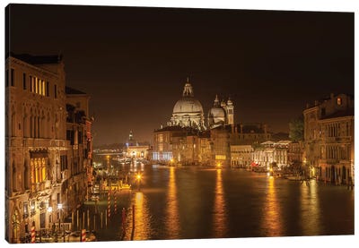 Venice Canal Grande With Santa Maria Della Salute Canvas Art Print - Veneto Art