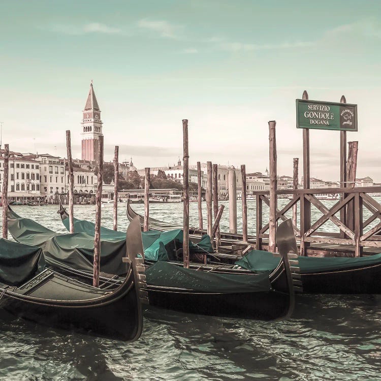 Venice Grand Canal And Gondolas | Urban Vintage Style