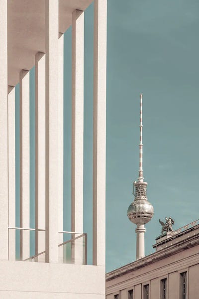Berlin: Berlin Television Tower & Museum Island | Urban Vintage Style by Melanie Viola