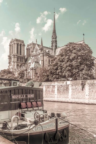 Black & White Cityscapes: Paris Cathedral Notre-Dame | Urban Vintage Style by Melanie Viola