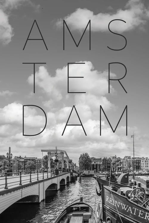 Amsterdam Magere Brug Text & Skyline