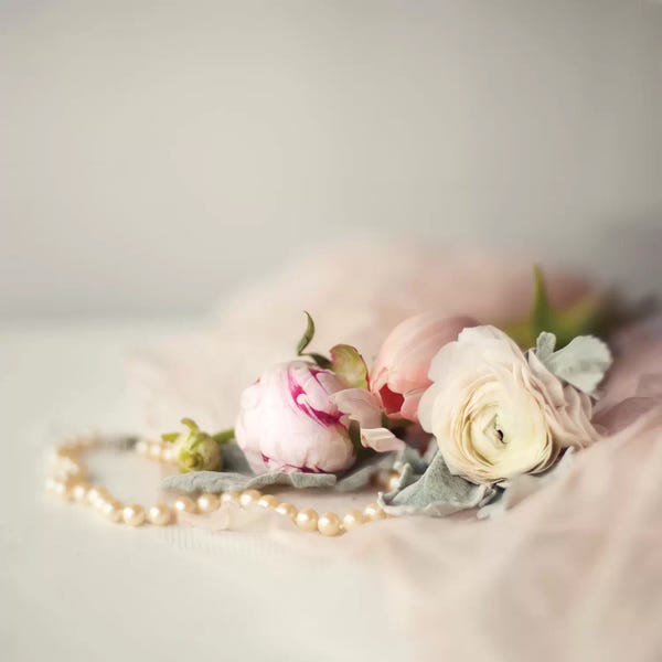 Mandy Lynne: Pearls & Flowers by Mandy Lynne