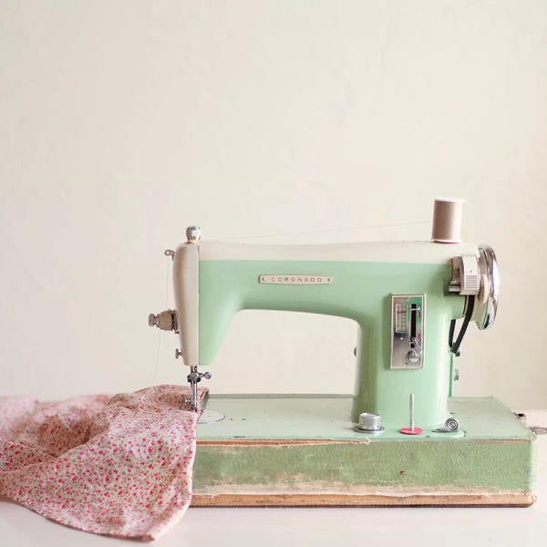Arts & Crafts: Sewing Machine by Mandy Lynne