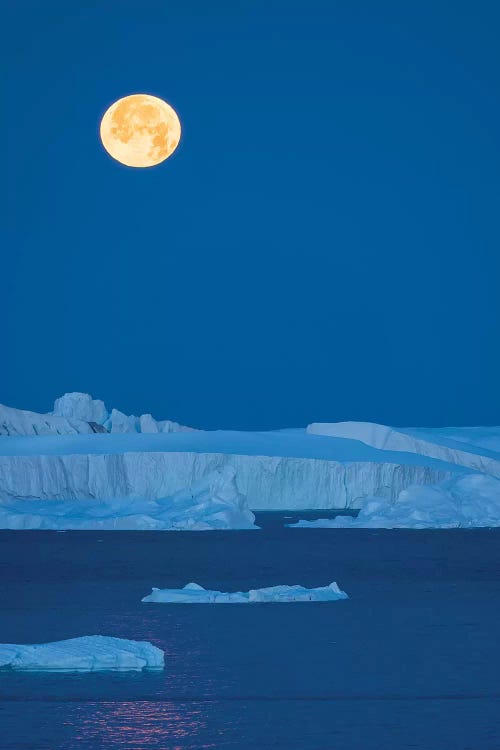 Full Moon. Ilulissat Icefjord also called kangia or Ilulissat Kangerlua at Disko Bay. 