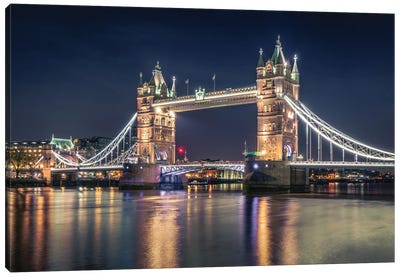Night At The Tower Bridge Canvas Art Print