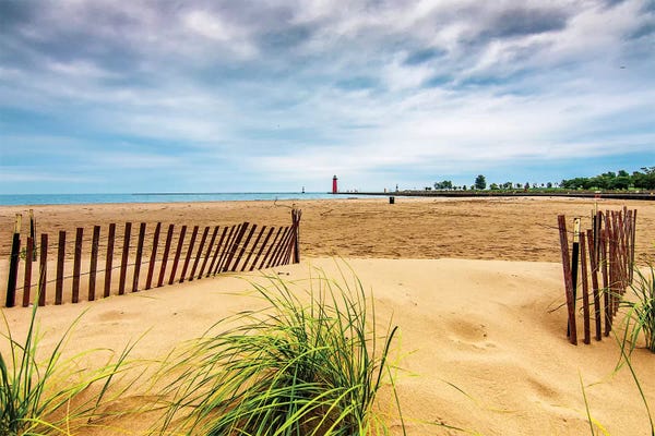 Wisconsin: Milwaukee Pierhead Lighthouse And Beach by Nejdet Duzen