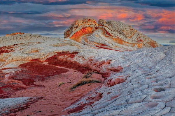 White Pocket Rock Formations With Dinosaur Tracks