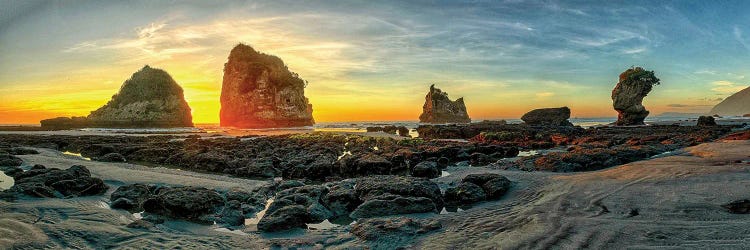 The Motukiekie Beach Panorama In Greymouth, West Coast, New Zealand Just Before Sunset