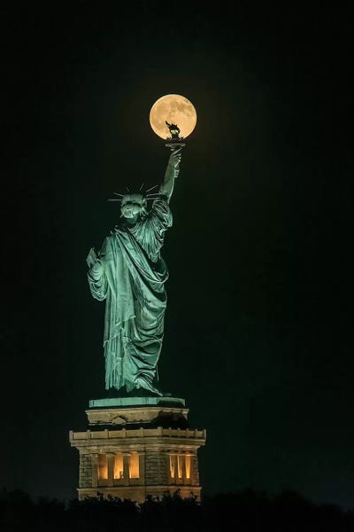 Hua Zhu: Statue Of Liberty by Hua Zhu