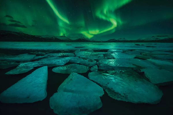 Aurora Borealis: Cool by Sarawut Intarob