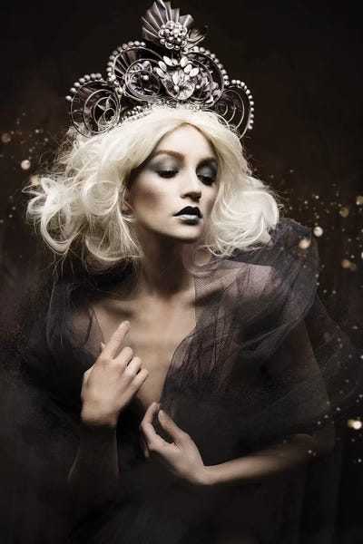 Crowns: Extravagance by Siegart