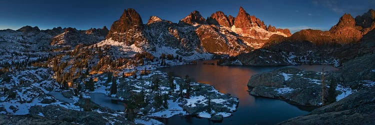 Minaret Lake: First Light