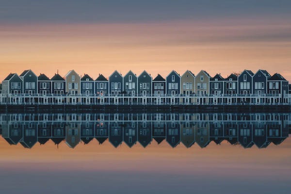 Drifting Houses