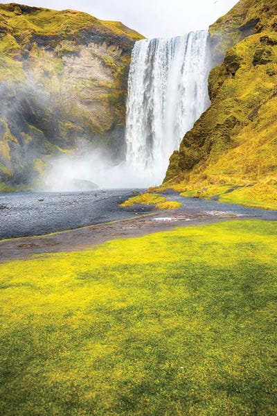 Skoger: Skogafoss Iceland by Mark Paulda