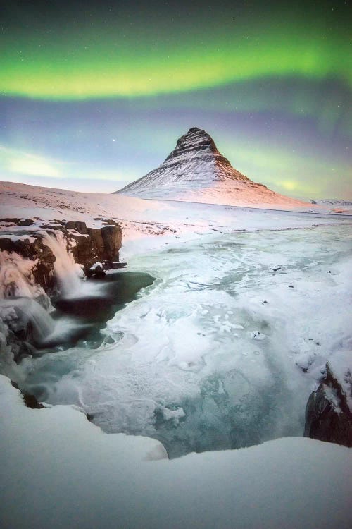 Kirkjufell Green Arch In Iceland