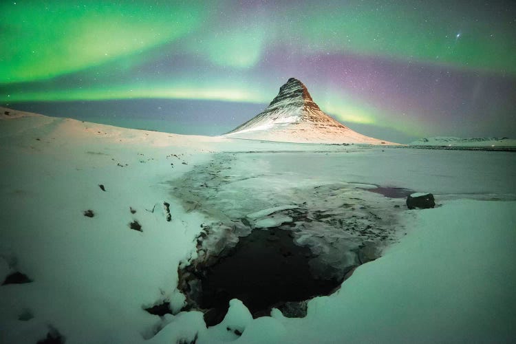 Kirkjufell Moutain Aurora