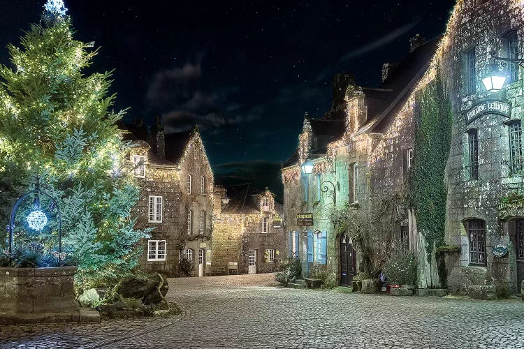 Village De Locronan En Bretagne