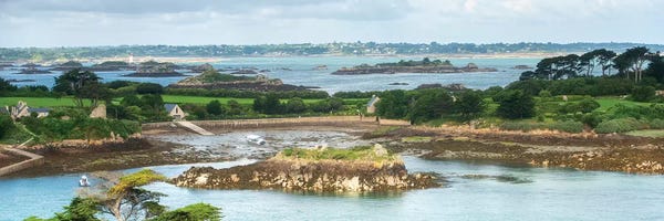 Rocky Beaches: Brehat Island Bretagne by Philippe Manguin