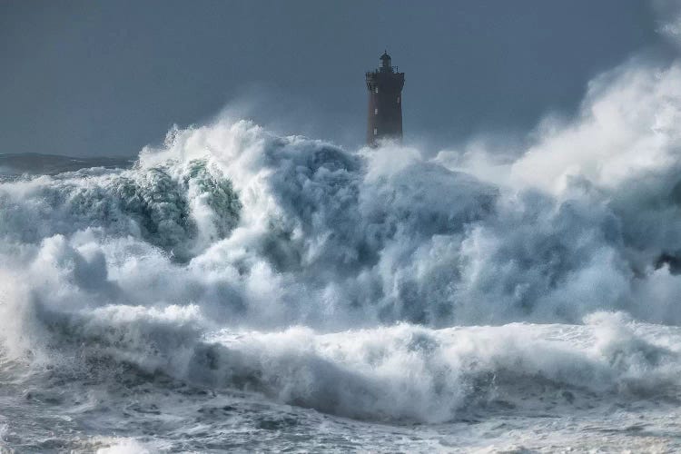 Bretagne, Tempete Sur Le Phare Du Four