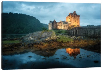 Eilean Donan Castle Scotland Canvas Art Print - Castle & Palace Art