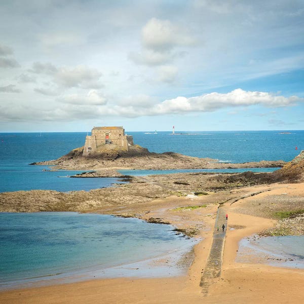 Brittany: Saint Malo Et Fort Du Petit Bé En Bretagne by Philippe Manguin