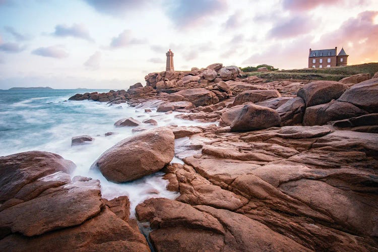 Sea Shore On Pink Granite Coast