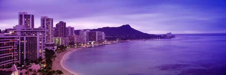 Buildings at the coastline with a volcanic mountain in the background, Diamond Head, Waikiki, Oahu, Honolulu, Hawaii, USA