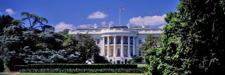 Facade of the government building, White House, Washington DC, USA