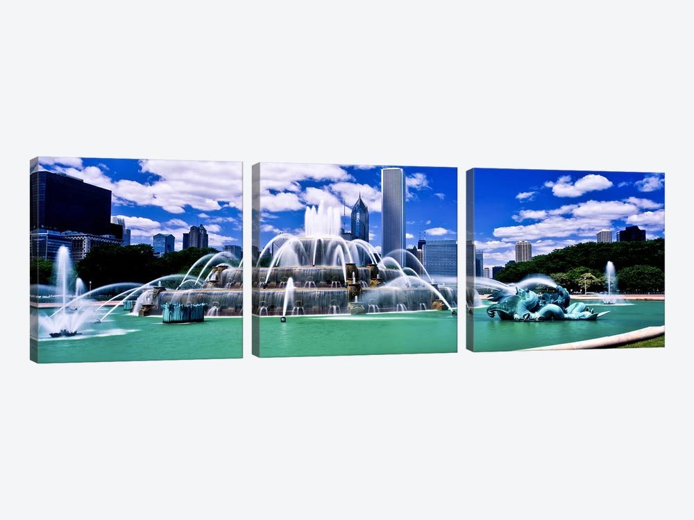 Buckingham Fountain in Grant Park, Chicago, Cook County, Illinois, USA by Panoramic Images 3-piece Canvas Print