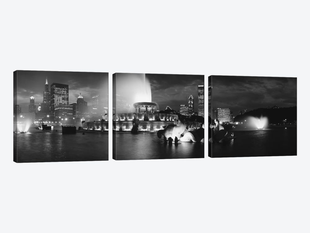 Illuminated Buckingham Fountain In B&W, Grant Park, Chicago, Illinois, USA by Panoramic Images 3-piece Canvas Wall Art