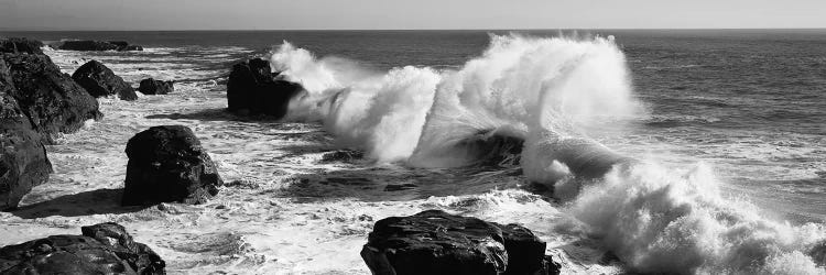 Waves breaking on the coast, Santa Cruz, Santa Cruz County, California, USA