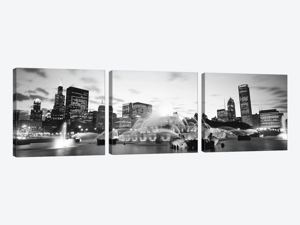 Buckingham Fountain, Grant Park, Chicago, Illinois, USA by Panoramic Images 3-piece Art Print