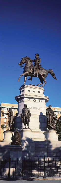 Low Angle View Of Equestrian Statue, Richmond, Virginia, USA