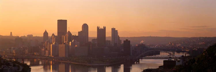 USA, Pennsylvania, Pittsburgh, Allegheny & Monongahela Rivers, View of the confluence of rivers at twilight