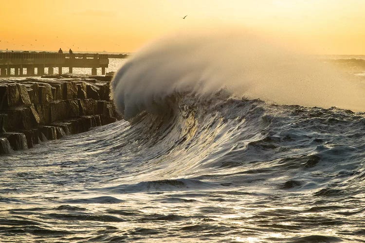 Waves In The Pacific Ocean At Dusk, San Pedro, Los Angeles, California, USA II