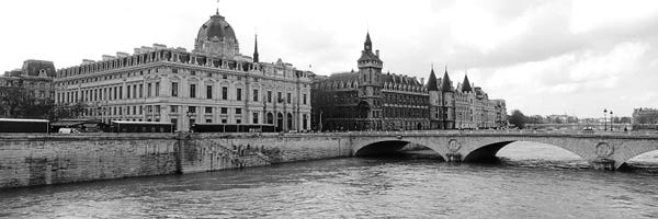 Pont Au Change Over Seine River, Palais De Justice, La Conciergerie, Paris, Île-de-France, France