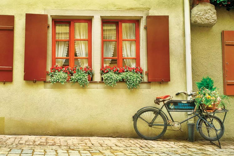 Bicycle outside a house, Rothenburg Ob Der Tauber, Bavaria, Germany