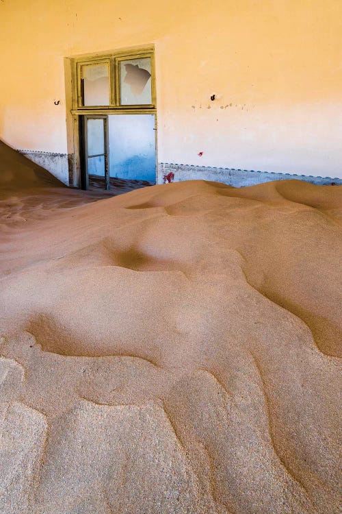 House interior devastated by sand, Kolmanskop, Namib desert, Luderitz, Namibia, Africa