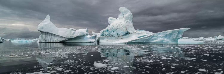 Icebergs floating in the Southern Ocean, Iceberg Graveyard, Lemaire Channel, Antarctic Peninsula, Antarctica