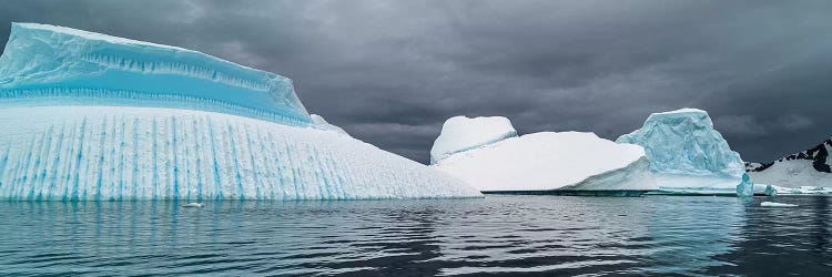 Icebergs floating in the Southern Ocean, Iceberg Graveyard, Lemaire Channel, Antarctic Peninsula, Antarctica