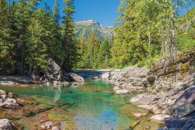 McDonald Creek along Going-to-the-Sun Road at US Glacier National Park, Montana, USA