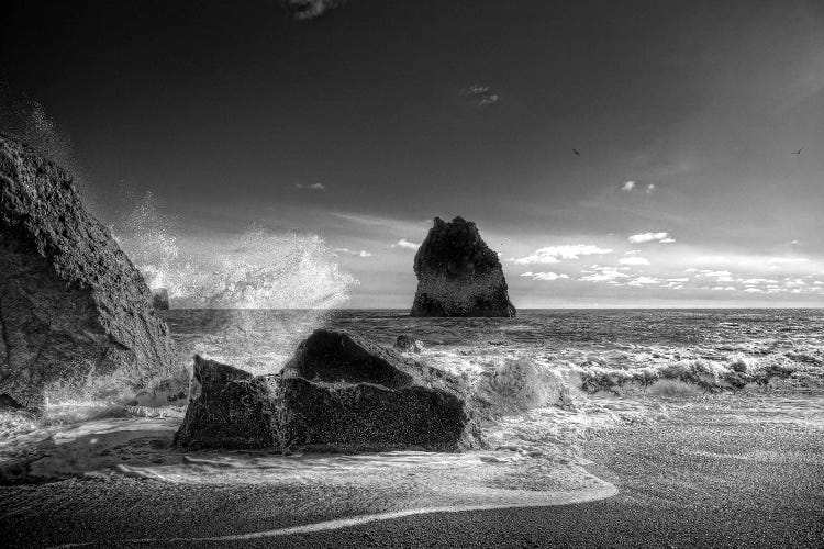 Waves crashing on the beach, Dyrholaey, Iceland