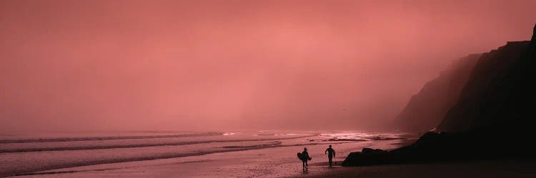 USA, California, Surfers