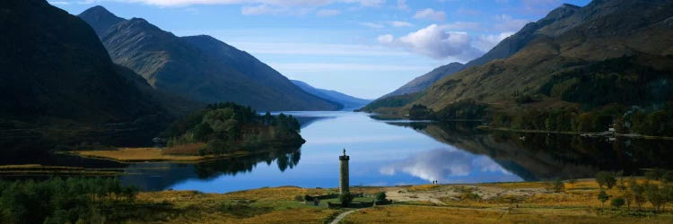 Glenfinnan Monument & Loch Shiel, Glenfinnan, Highlands, Scotland, United Kingdom