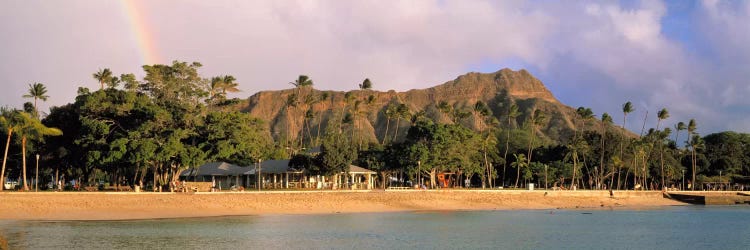 USA, Hawaii, Oahu, Honolulu, Diamond Head St Park, View of a rainbow over a beach resort