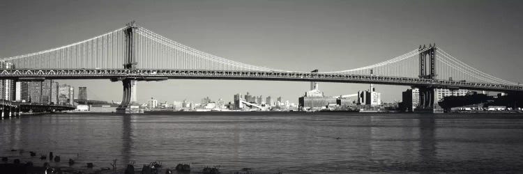 Manhattan Bridge across the East River, New York City, New York State, USA