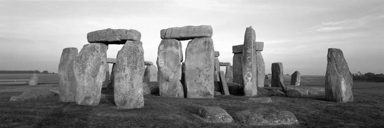 England, Wiltshire, Stonehenge (black & white)