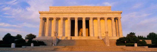 Facade of a memorial building, Lincoln Memorial, Washington DC, USA